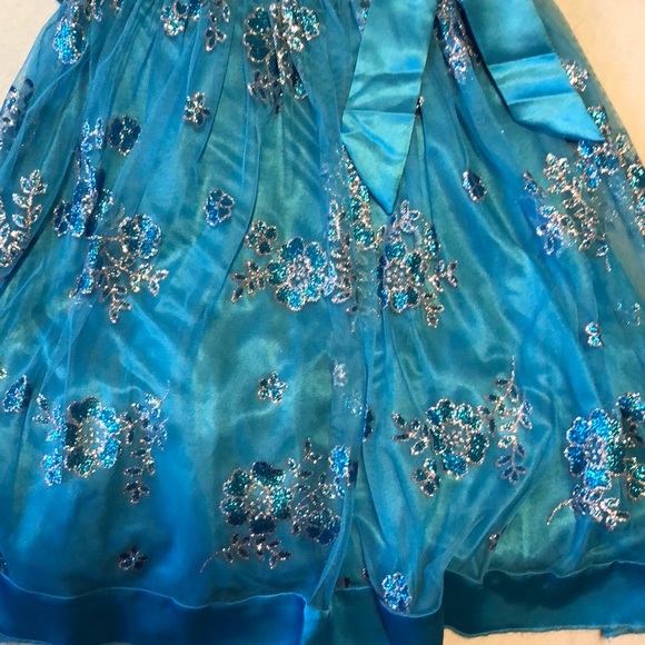 Girl's Fancy Dress in Size 7 - Picture 4 of 5